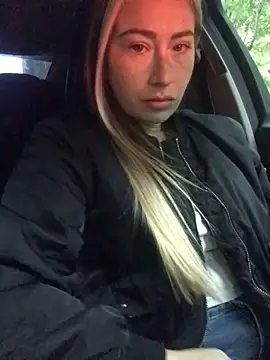 Snapshot of Reina_Cummings chatting on 09/26/25, 04:49 Reina Cummings online show from 09/26/25, 04:49