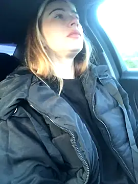 Snapshot of Reina_Cummings chatting on 09/28/25, 04:40 Reina Cummings online show from 09/28/25, 04:40