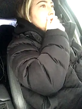 Snapshot of Reina_Cummings chatting on 10/15/25, 05:07 Reina Cummings online show from 10/15/25, 05:07