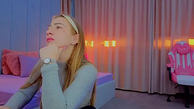 Snapshot of Reina_Cummings chatting on 10/19/25, 06:03 Reina Cummings online show from 10/19/25, 06:03