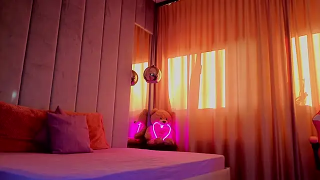 Snapshot of Reina_Cummings chatting on 10/24/25, 06:10 Reina Cummings online show from 10/24/25, 06:10