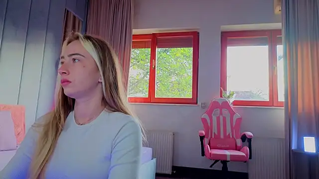 Snapshot of Reina_Cummings chatting on 10/25/25, 05:48 Reina Cummings online show from 10/25/25, 05:48