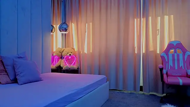 Snapshot of Reina_Cummings chatting on 10/30/25, 07:10 Reina Cummings online show from 10/30/25, 07:10