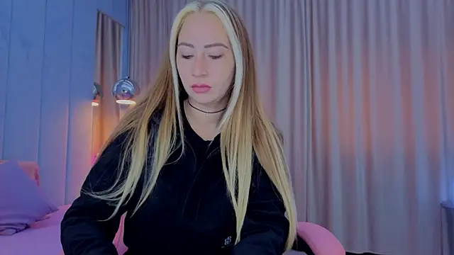 Snapshot of Reina_Cummings chatting on 11/09/25, 06:44 Reina Cummings online show from 11/09/25, 06:44