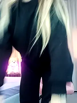 Snapshot of Reina_Cummings chatting on 11/13/25, 07:18 Reina Cummings online show from 11/13/25, 07:18