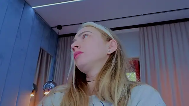 Snapshot of Reina_Cummings chatting on 11/14/25, 07:29 Reina Cummings online show from 11/14/25, 07:29