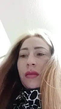 Snapshot of Reina_Cummings chatting on 12/04/25, 05:39 Reina Cummings online show from 12/04/25, 05:39