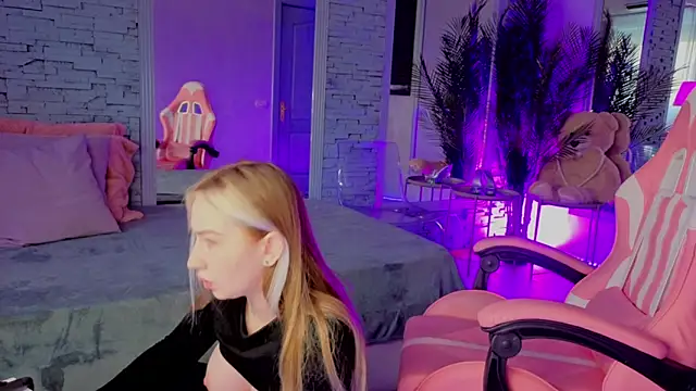 Snapshot of Reina_Cummings chatting on 01/17/26, 06:51 Reina Cummings online show from 01/17/26, 06:51