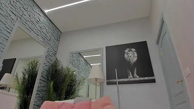 Reina Cummings online show from 07/04/26, 06:52