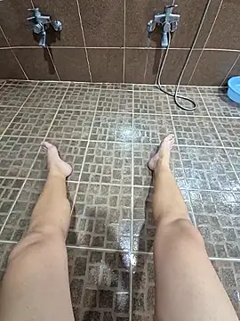 Snapshot of starvingo2002 chatting on 10/31/25, 06:47 starvingo2002 online show from 10/31/25, 06:47