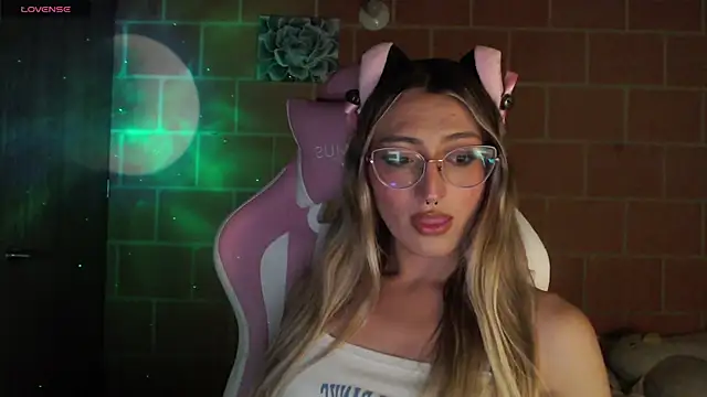 Snapshot of Andrea_camilaaa chatting on 09/09/25, 05:51 Andrea camilaaa online show from 09/09/25, 05:51