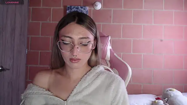 Snapshot of Andrea_camilaaa chatting on 09/09/25, 05:56 Andrea camilaaa online show from 09/09/25, 05:56