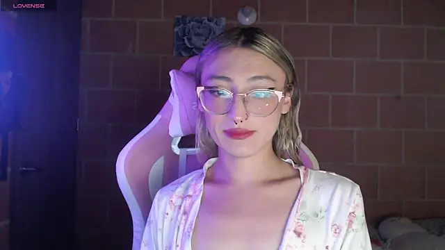 Snapshot of Andrea_camilaaa chatting on 04/15/26, 11:06 Andrea camilaaa online show from 04/15/26, 11:06