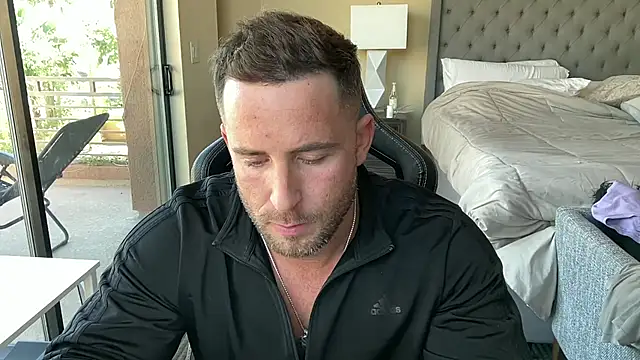 Snapshot of brettmycles28 chatting on 10/26/25, 08:26 brettmycles28 online show from 10/26/25, 08:26