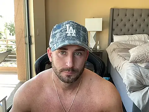 Snapshot of brettmycles28 chatting on 10/28/25, 06:43 brettmycles28 online show from 10/28/25, 06:43