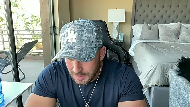 Snapshot of brettmycles28 chatting on 10/29/25, 10:22 brettmycles28 online show from 10/29/25, 10:22