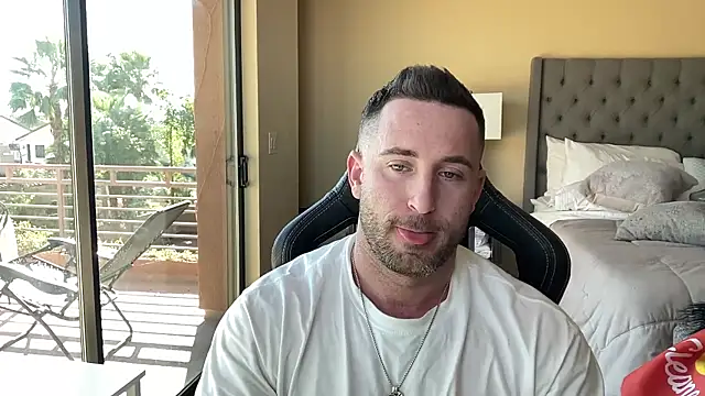 Snapshot of brettmycles28 chatting on 11/24/25, 06:07 brettmycles28 online show from 11/24/25, 06:07