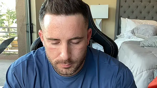 Snapshot of brettmycles28 chatting on 11/25/25, 09:48 brettmycles28 online show from 11/25/25, 09:48