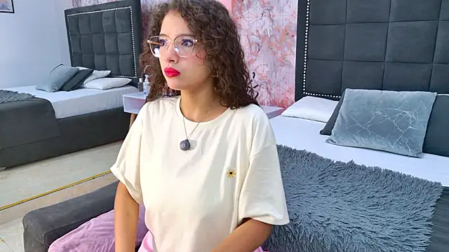 Angelique Angell online show from 02/03/26, 07:52