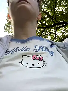 Snapshot of raen001 chatting on 09/11/25, 07:52 raen001 online show from 09/11/25, 07:52