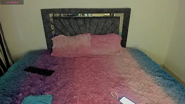 Laurasofia01 online show from 04/14/26, 03:12