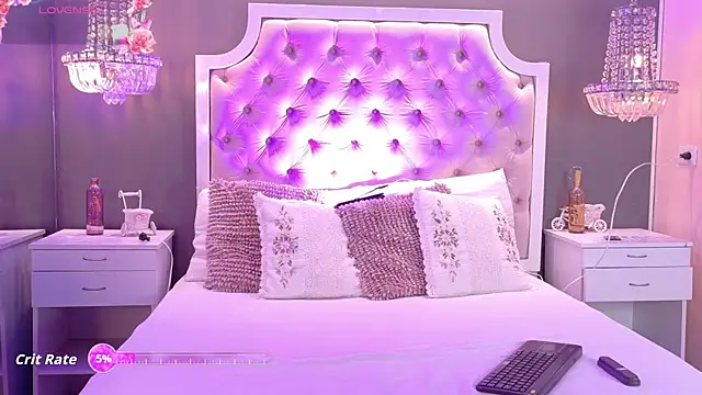 Snapshot of VioletBlaze chatting on 10/25/25, 01:13 VioletBlaze online show from 10/25/25, 01:13