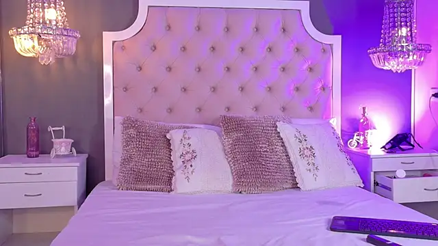 Snapshot of VioletBlaze chatting on 10/25/25, 11:54 VioletBlaze online show from 10/25/25, 11:54