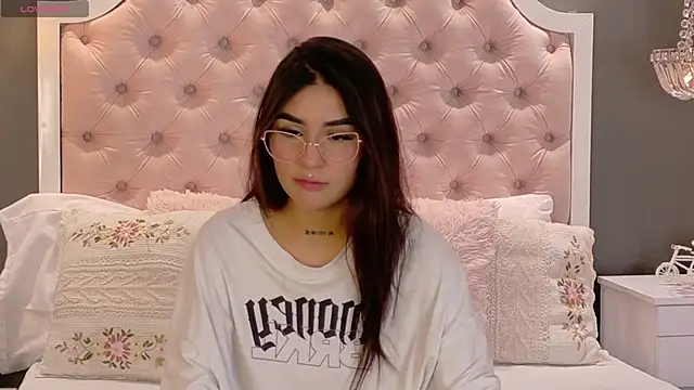 Snapshot of VioletBlaze chatting on 11/26/25, 01:34 VioletBlaze online show from 11/26/25, 01:34