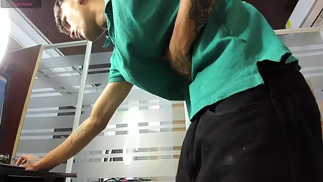 Thiago twink online show from 09/23/25, 12:41
