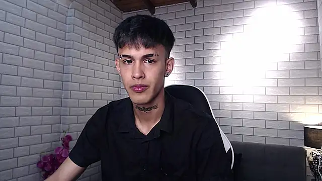 Thiago twink online show from 09/24/25, 12:19
