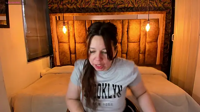 Isa Thompson   online show from 10/18/25, 12:06