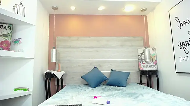 AlexandraCambell online show from 11/04/25, 04:50