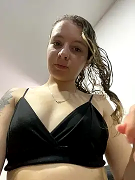 karla-thomsom10 online show from 11/26/25, 05:36