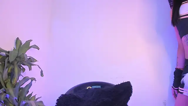 Snapshot of Lucy_shen_ chatting on 10/09/25, 11:14 Lucy shen online show from 10/09/25, 11:14