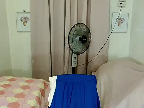 gorgeousYNEZ22 online show from 04/28/26, 12:53