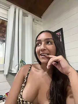 Snapshot of hannahhotwife chatting on 04/06/26, 07:59 hannahhotwife online show from 04/06/26, 07:59