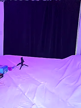 Snapshot of abrilour chatting on 12/20/25, 04:47 abrilour online show from 12/20/25, 04:47