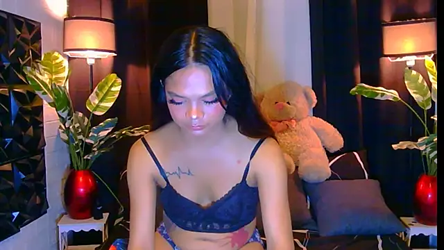 Morena cockts online show from 11/23/25, 01:22