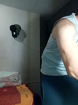 Snapshot of Blackaxes chatting on 12/16/25, 04:50 Blackaxes online show from 12/16/25, 04:50