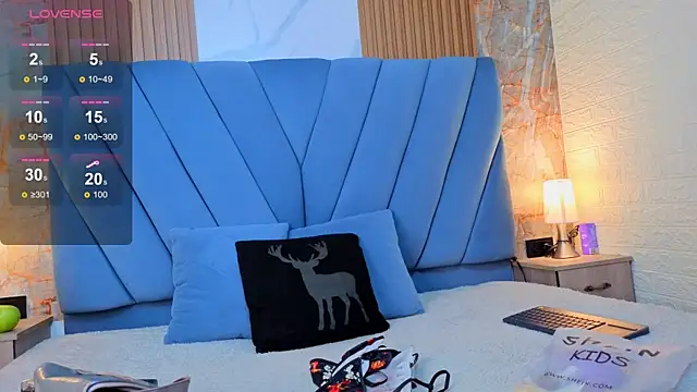 angel  red  online show from 09/17/25, 03:30