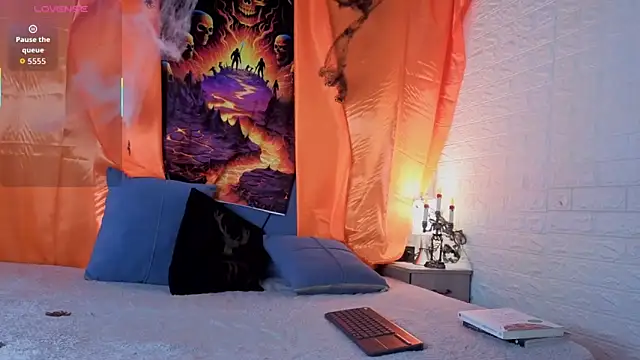 angel  red  online show from 10/06/25, 02:42