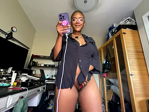 aliasyourfav online show from 10/19/25, 09:04