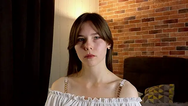 Snapshot of EmiliDen chatting on 10/07/25, 05:43 EmiliDen online show from 10/07/25, 05:43