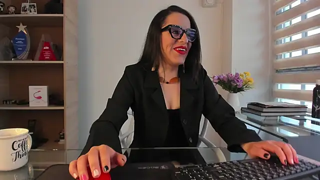 IsisNoir online show from 04/24/26, 12:51