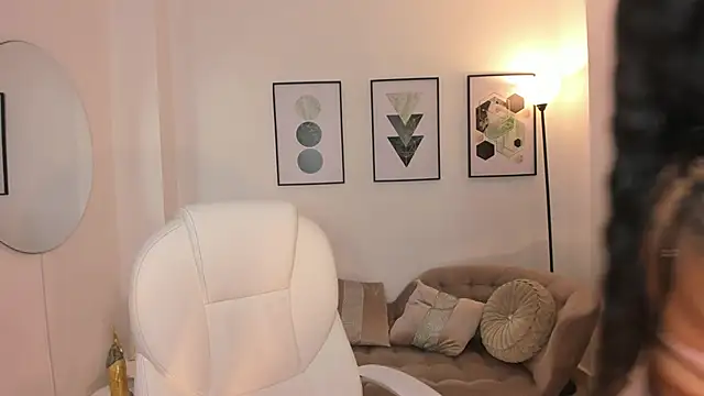 Snapshot of Beverly_johnson chatting on 10/15/25, 03:39 Beverly johnson online show from 10/15/25, 03:39