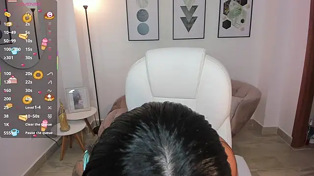 Snapshot of Beverly_johnson chatting on 10/17/25, 03:42 Beverly johnson online show from 10/17/25, 03:42