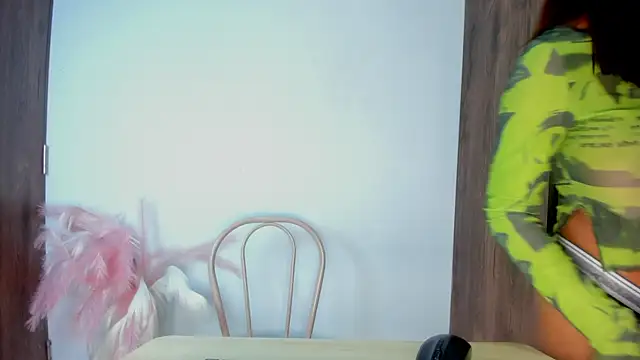 Snapshot of khate_smith chatting on 10/24/25, 03:52 khate smith online show from 10/24/25, 03:52