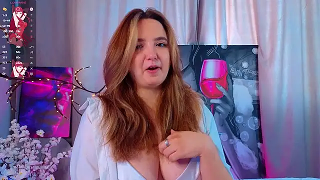 Snapshot of LucilleMcBride chatting on 11/18/25, 07:02 LucilleMcBride online show from 11/18/25, 07:02