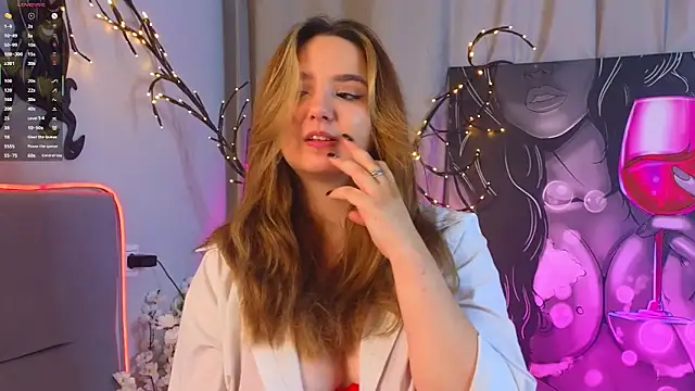 Snapshot of LucilleMcBride chatting on 12/03/25, 06:21 LucilleMcBride online show from 12/03/25, 06:21