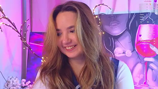 Snapshot of LucilleMcBride chatting on 12/05/25, 07:17 LucilleMcBride online show from 12/05/25, 07:17